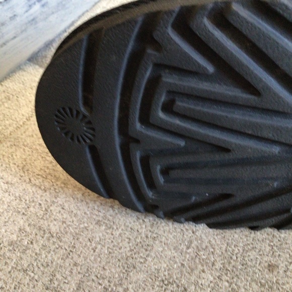 UGG Classic Short II Black Suede Mid-Calf Boots Women’s 9 - Picture 12 of 16